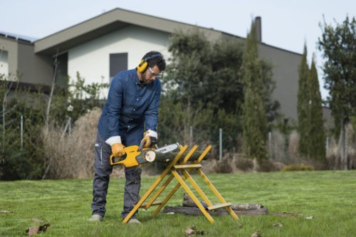 STIGA akkumulátoros láncfűrész CS 100e Kit (akkumulátor és töltő tartozék)