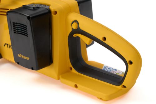 STIGA akkumulátoros láncfűrész CS 300e Kit (akkumulátor és töltő tartozék)